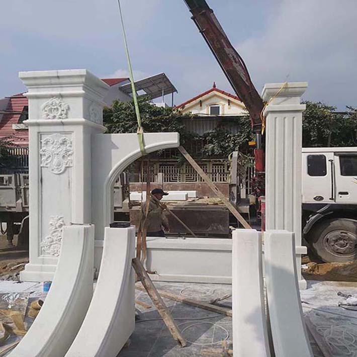 Cột đá hoa cương granite cho bất cứ vị khách nào bước vào không gian